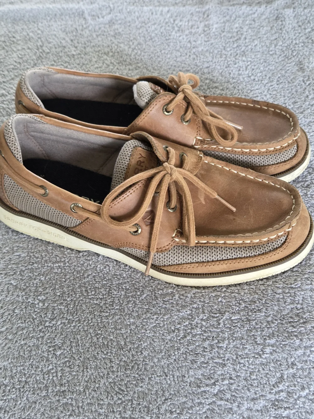 Sperry Men's Chestnut Leather Deck Shoes with Laces. Size 8.5